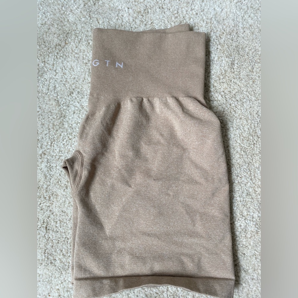 NVGTN Pro shorts beige